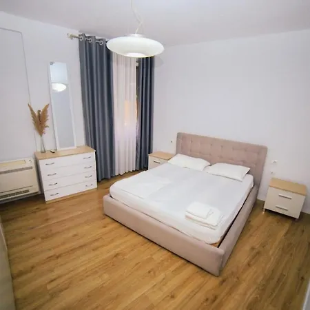 Luxury Center Apartments 3 Tirana Exterior photo